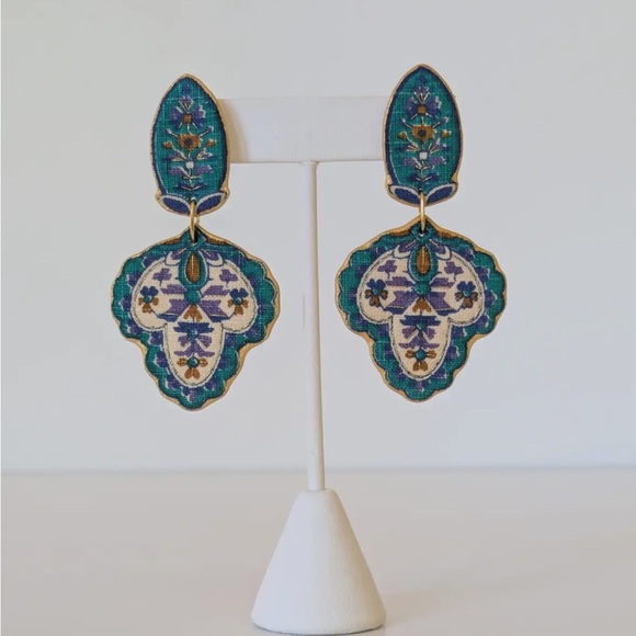 Jewelry - Lightweight SAVANNAH pierced earrings vintage textile